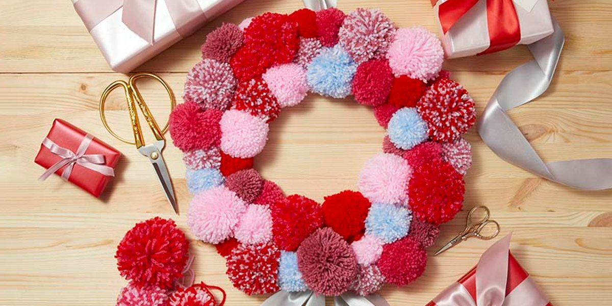 DIY Christmas Pom Pom Wreath- How to make Pom Poms - Keeping it Simple